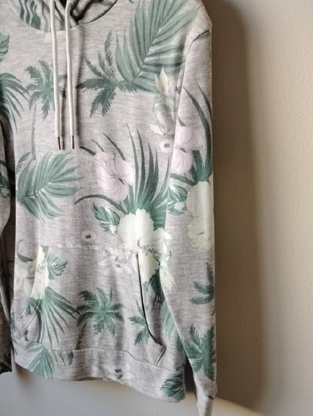 Original Use Size S Gray Crewneck Hoodie with Green Tropical Print - Picture 7 of 15